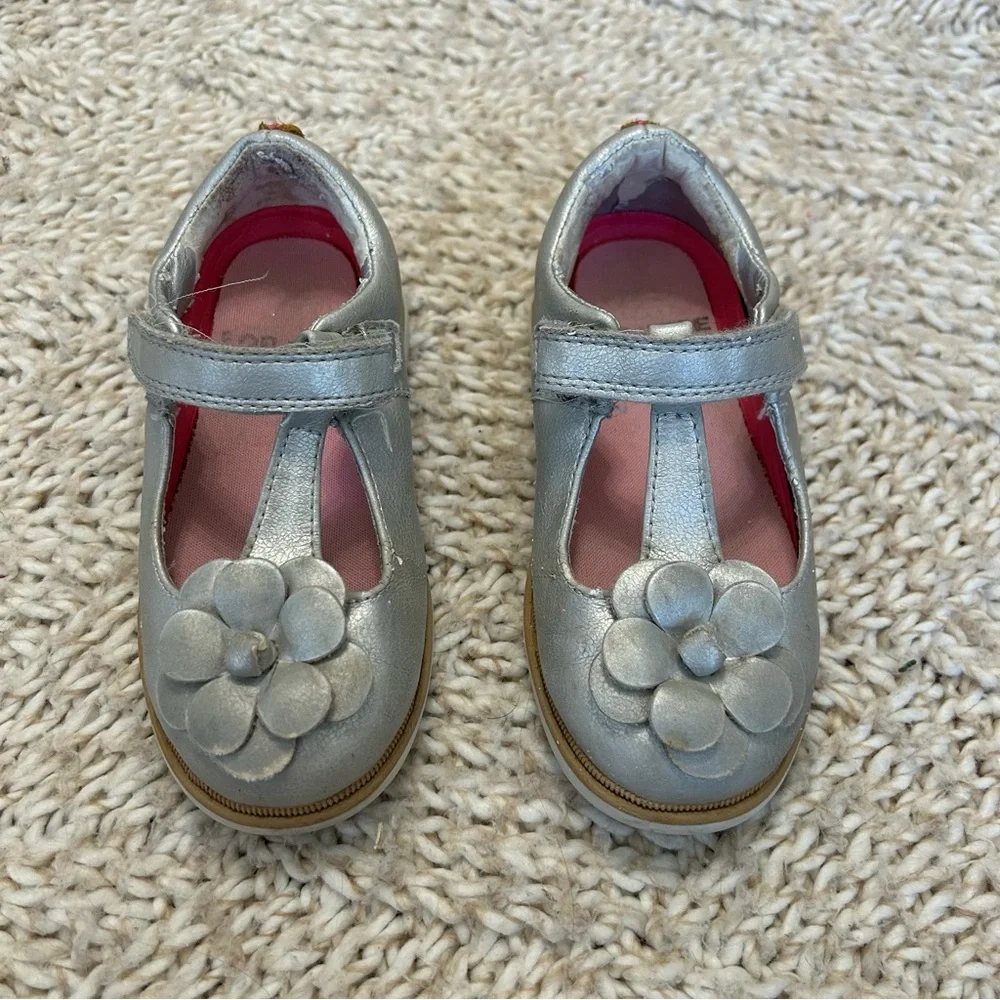 Step & Stride Silver mary Jane Shoes with Flower Design side 10